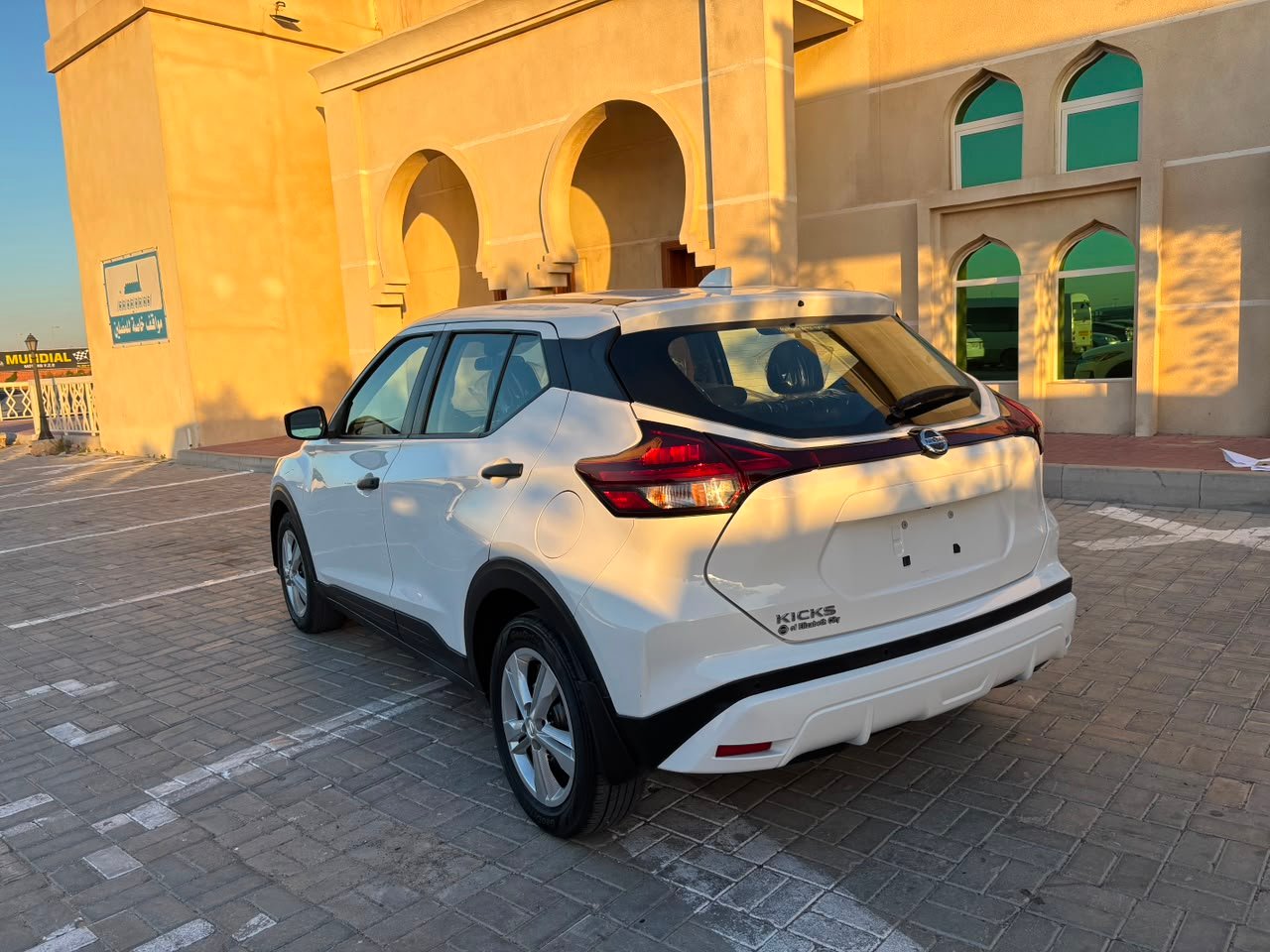 2021 NISSAN KICKS